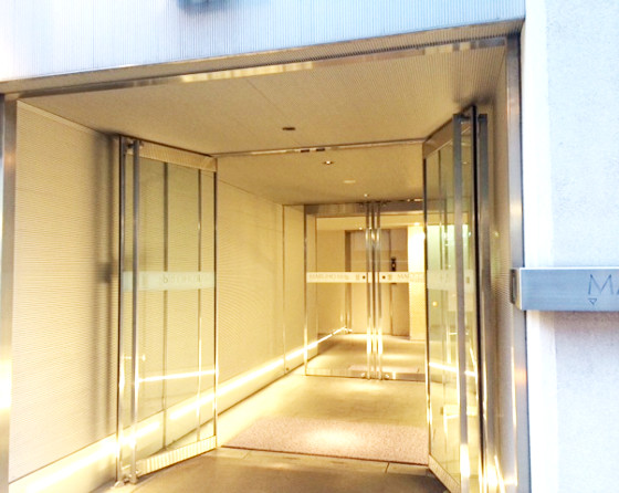 マルホビル入口