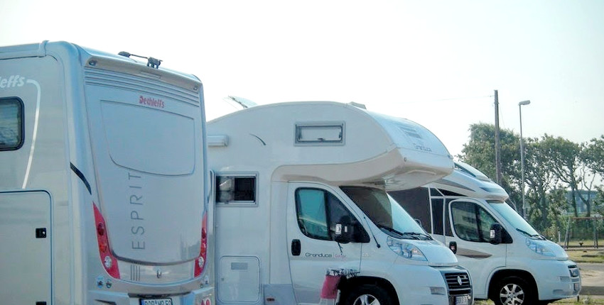 キャンピングカー