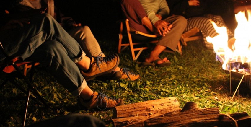 キャンプで焚き火