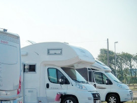 キャンピングカー