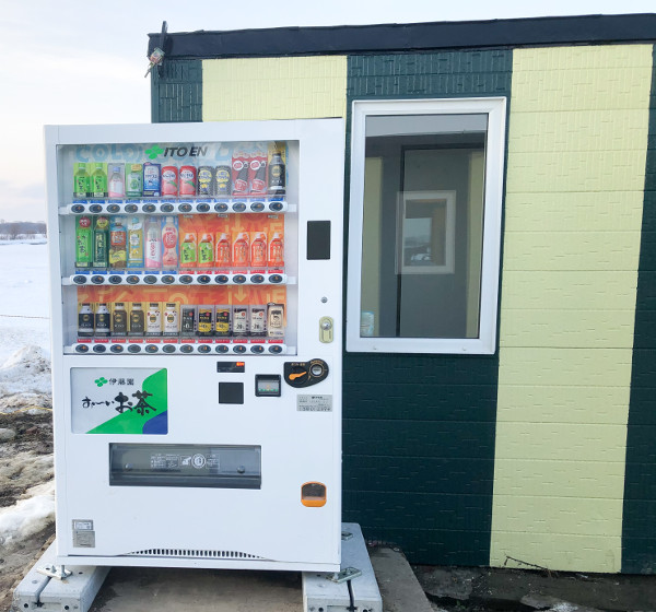 とれた小屋ふじい農場の自動販売機