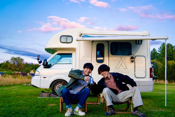 仲間とキャンプ