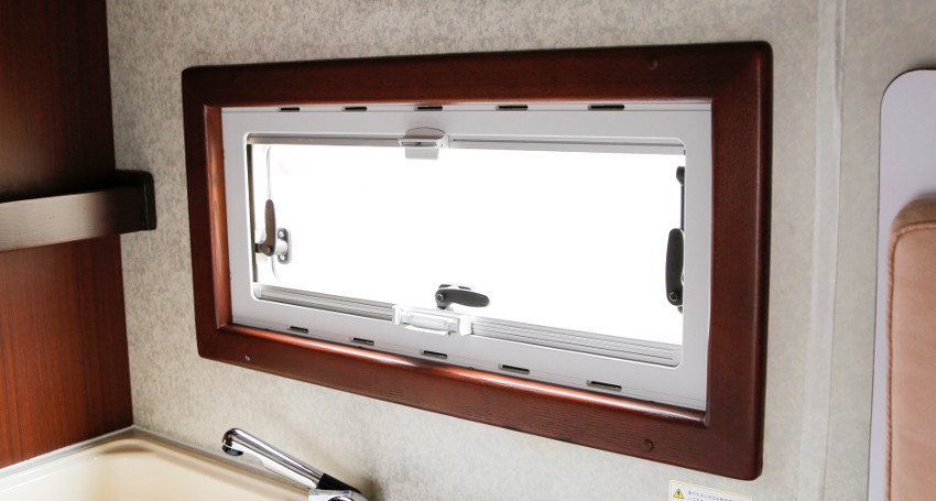 セレンゲティ アクリル二重窓